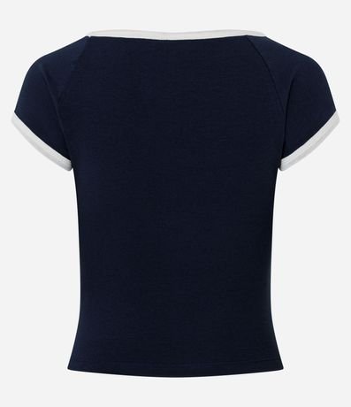 Blusa con Detalles Contrastantes y Estampa Numeral 6