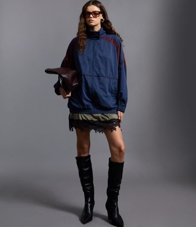 Campera Corta Vento Oversized con Recortes Contrastantes 4