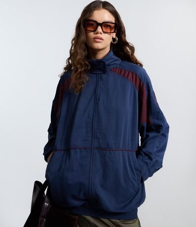 Campera Corta Vento Oversized con Recortes Contrastantes 2