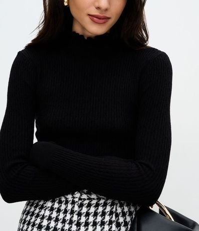 Blusa Regular en Punto Texturizado con Cuello Frufru 4