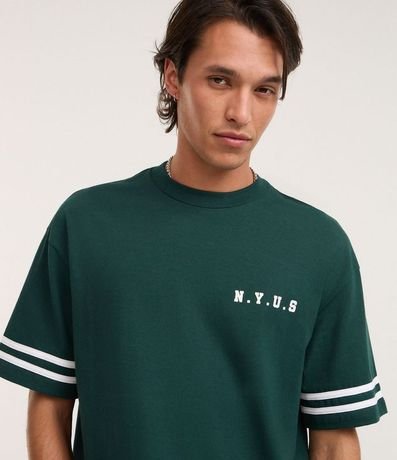 Remera Relaxed en Algodón con Rayas y Estampa NYUS 93 4