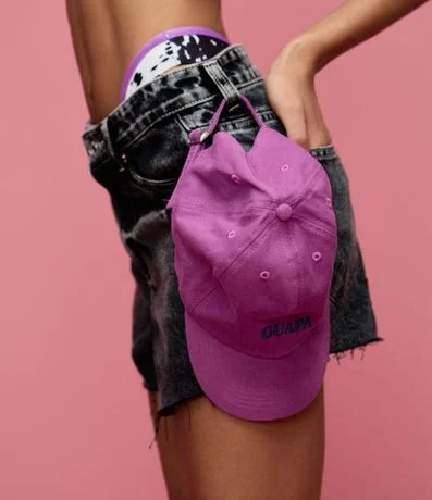 Gorra en Sarga Aba Curva con Bordado Guapa