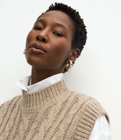 Chaleco Largo en Tricot Pesado con Cuello Alto 3