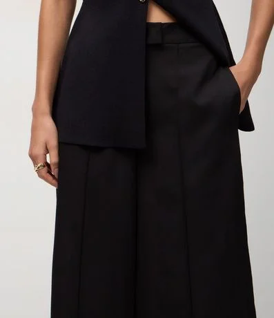 Pantalón Pantacourt en Sastre con Pliegues Delanteros 4