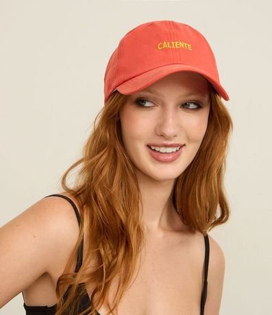 Gorra en Sarga con Aba Curva y Bordado Lettering "Caliente" 6