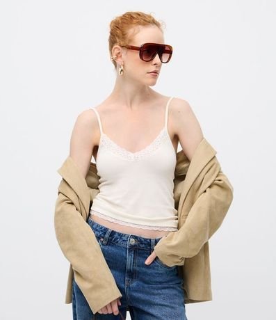 Blusa en Rib con Breteles Finos y Encaje en el Escote