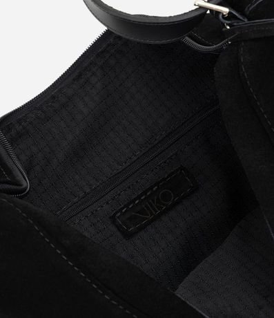 Bolsa Hobo en Cuero con Hebillas Metalizadas 10