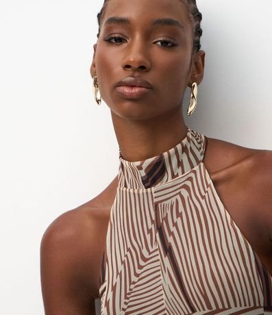 Vestido Largo en Tule con Espalda Abiertas y Cuello Alto 3