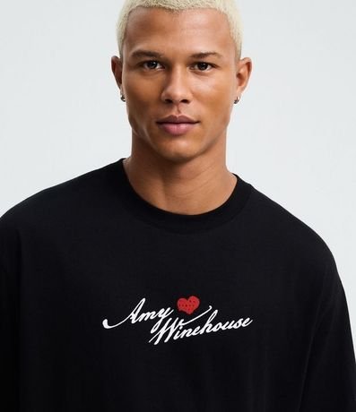 Remera Boxy con Estampado Amy Winehouse 4