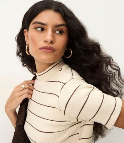 Blusa en Rib con Cuello Mediano y Estampa Rayada 3