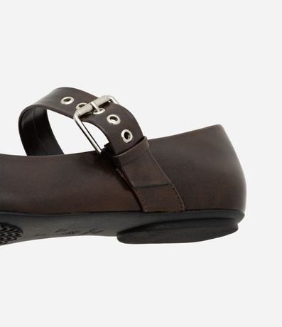 Zapatilla en PU con Hebillas Ajustables y Ojale 5