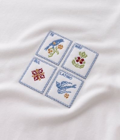 Remera Manga Corta con Sellos Bordados 5