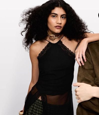 Blusa Halter en Tule con Encaje Aplicada