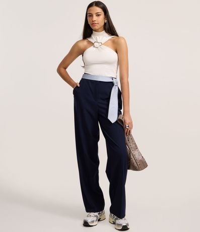 Blusa en Microfibra con Escote Halter y Aviamento en el Escote 2