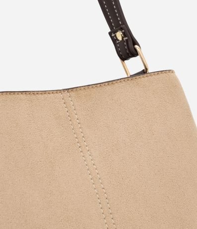 Cartera Transversal Mediana en Gamuza con Asa Ajustable 4