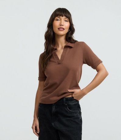 Blusa Polo en Gamuza con Cuello Abierta