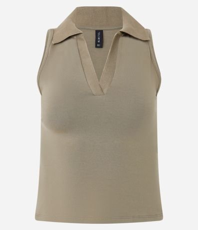Blusa Polo en Escote V sin Mangas 4