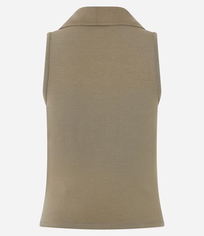Blusa Polo en Escote V sin Mangas 6
