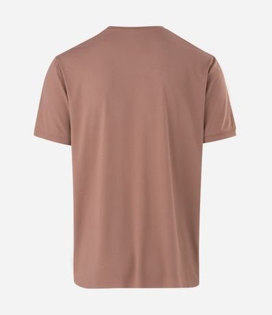Remera Deportiva en Tecnologia Dry con Estampa Lettering Texturizada 2