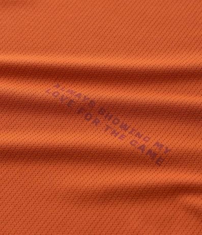 Remera Deportiva en Tecnologia Dry con Estampa Lettering Texturizada 4