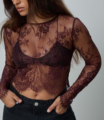 Blusa Cuello Alto con Diseños de Flores en Encaje 3