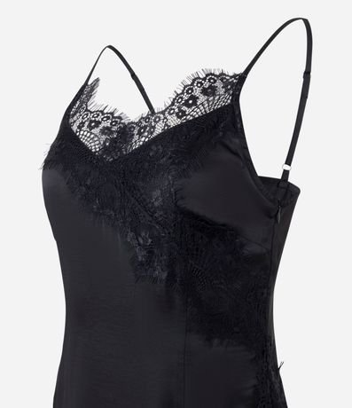 Vestido en Satén con Detalles en Encaje 2