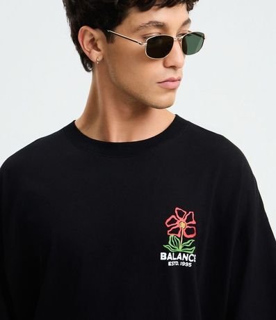 Remera Oversized en Algodón con Estampa de Flor y Lettering 4
