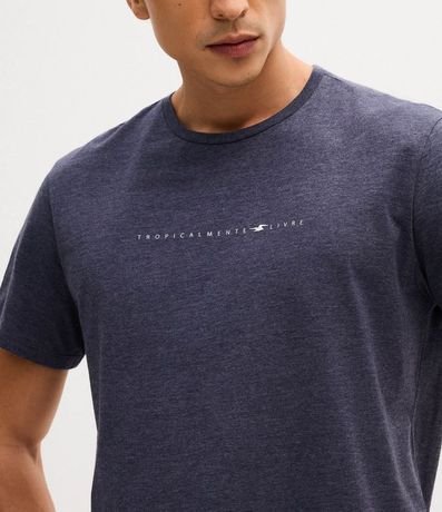 Remera Comfort en Algodón con Estampa Localizada Tropicalmente 3