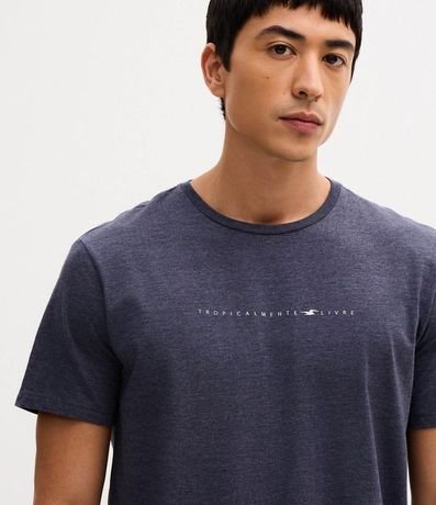 Remera Comfort en Algodón con Estampa Localizada Tropicalmente 4