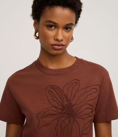 Remera Manga Corta con Bordado Floral 3