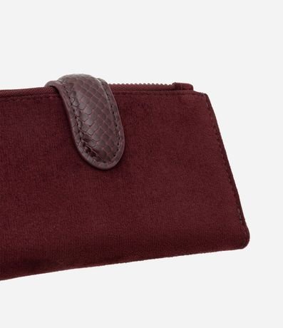 Cartera Sobre Mediana en Gamuza con Detalles Metalizados 3