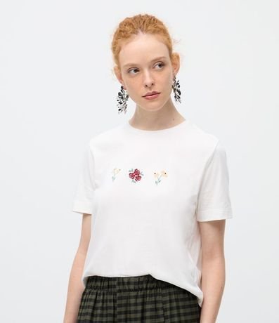 Remera con Bordado de Flores