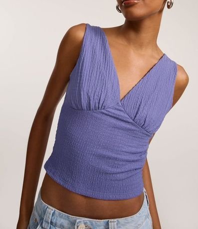 Blusa Texturizada con Escote V y Recorte no Busto 3