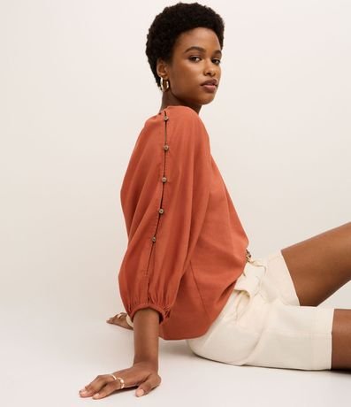 Blusa en Viscolino con Botones en las Mangas Abullonadas