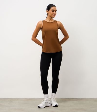 Musculosa Deportiva en Microfibra Texturizada y Bajo Redondeado 2