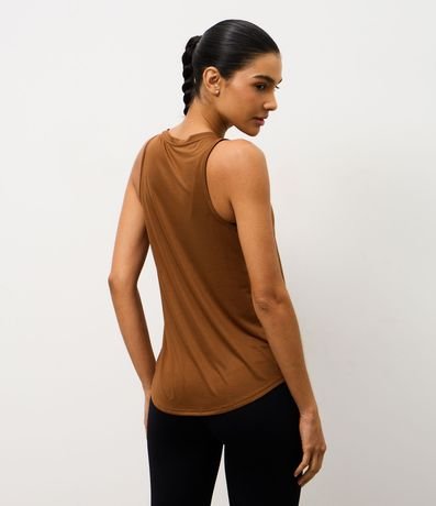 Musculosa Deportiva en Microfibra Texturizada y Bajo Redondeado 4