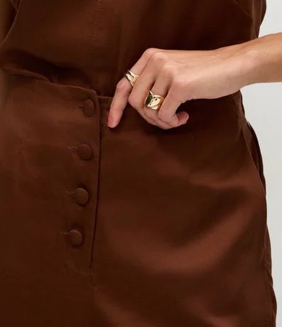 Pantalón Pantacourt en Liocel con Botones Forrados 4