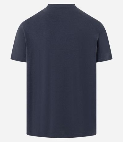 Remera en Algodón con Estampa Localizada Resort Club Silla de Playa 6