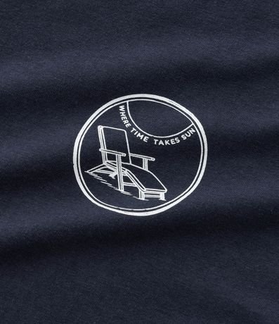 Remera en Algodón con Estampa Localizada Resort Club Silla de Playa 7