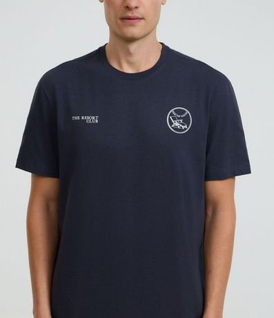 Remera en Algodón con Estampa Localizada Resort Club Silla de Playa 3