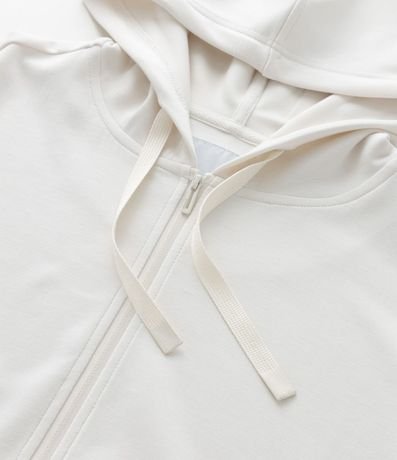 Campera Deportiva Regular en Modal con Capucha 11