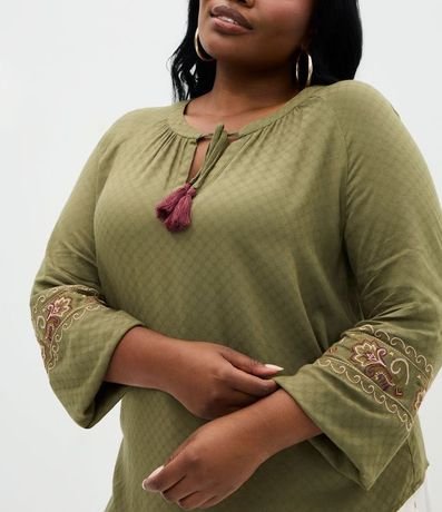 Bata Alargada en Chalis con Borla y Bordado Étnico  Curve & Plus Size 3