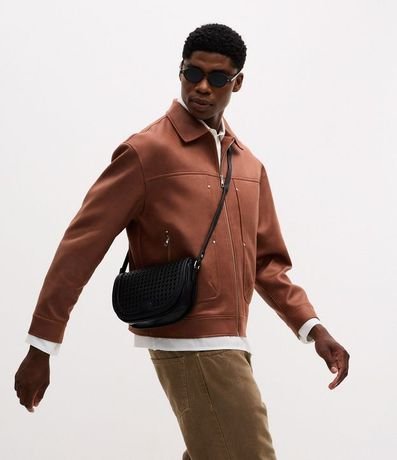 Cartera en PU con Trama Artesanal y Asa Ajustable