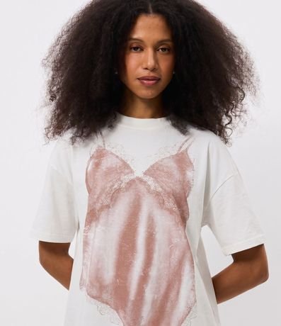 Remera Regular en Algodón con Estampa de Vestido 2