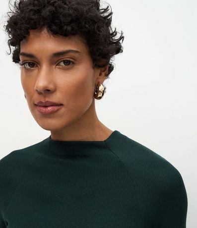 Blusa Básica en Viscosa con Cuello Alto y Sisa Raglán 3