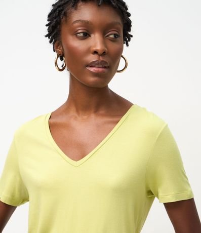 Blusa Básica en Viscosa con Escote V 3
