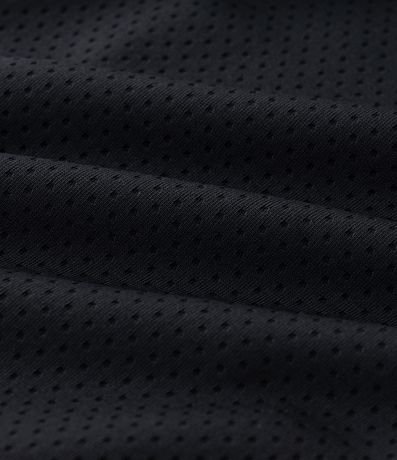 Bermuda Lisa en Microfibra con Textura de Perforaciones 10