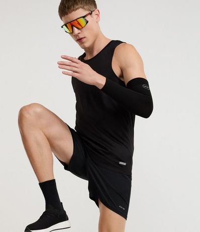 Bermuda Lisa en Microfibra con Textura de Perforaciones 3