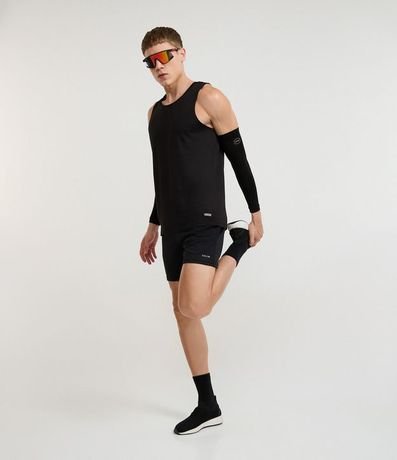 Bermuda Lisa en Microfibra con Textura de Perforaciones 5