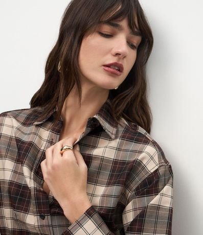 Camisa de Cuadros en Franela con Cuello Alto Estructurado 3